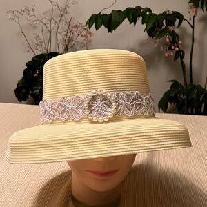 Elegant Cream Hat with Lace Floral Sequined Detail and Pearl Buckle Accent